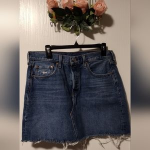 🆕 Levi's Icon denim skirt